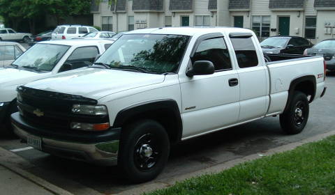 2001 Olympic white Chevy Silverado 4.8l Z71 4X4