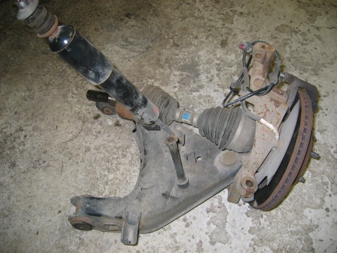 Ford Explorer Sport Trac - Left front bracket