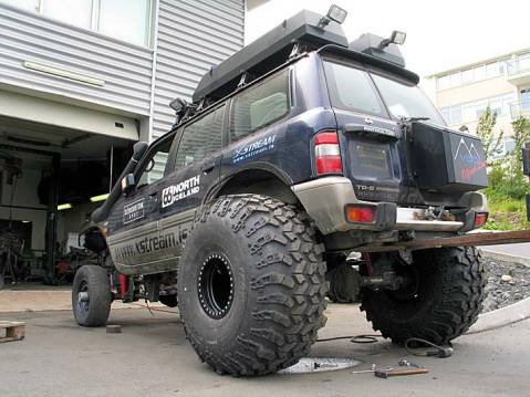 Rear tires in place makes the SUV look like a HOT ROD