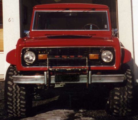 4x4 Ford Bronco 1974 - Front