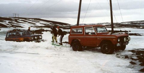 4x4 Ford Bronco 1974 - used for recovery