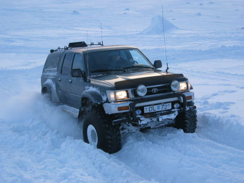 Toyota Hilux Double Cab 38 - climbing