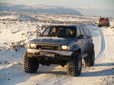 Oli and co-driver in his Toyota Double Cab has recently swapped his axles for newer and slightly wider Toyota axles.