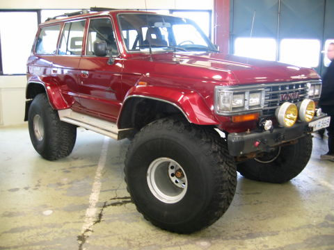 Toyota Land Cruiser 80 - 44 inch tires