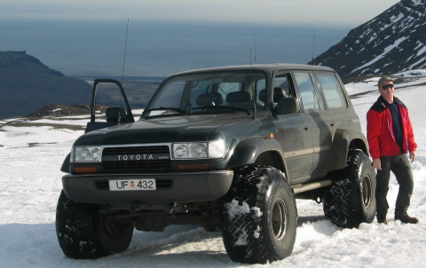 glacier-picture-sigurjon-and-his-land-cruiser.jpg