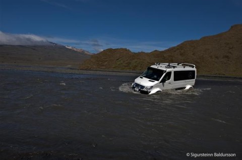 Crossing the glacial river Krossa is not too hard for the Sprinter