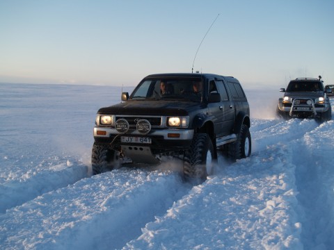 Eysteinn and co-driver Ari on the 1993 Toyota Hilux Double Cab on 38 inch tires.