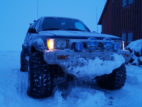 Halldor's Hilux looks kind' a cool with last days slush frozen on the underside.