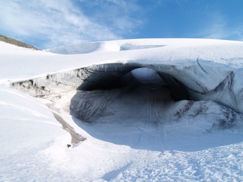 Offroad Eiríksjökull - ice-cave in Langjokull
