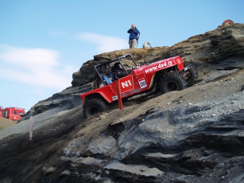 Ragnar Robersson takes his N1 Willys a completely different route up