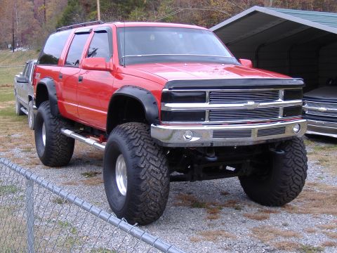 The Big Red Bull, Chevrolet Suburban, 1995