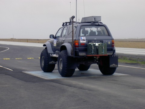 The modified Toyota 4Runner 1994 model weighs in at 2240 kg with 100 liters 