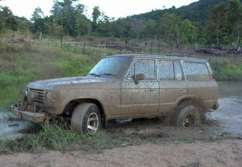 toyota-land-cruiser-hj-60-1980.jpg