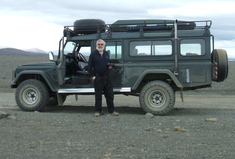 http://www.4x4offroads.com/image-files/1995-land-rover-defender-130-station-wagon-353.jpg