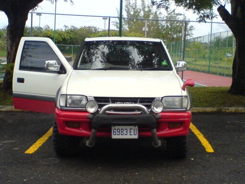 2000 Isuzu TFS Pickup