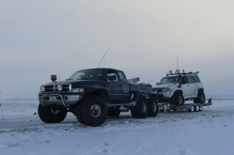 4x4 SUV Underwater Rescue