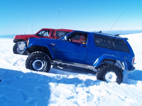 8 cylinder trucks