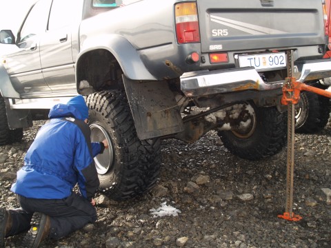 Hinrik has his tire fall off the rim. 