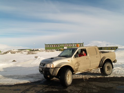 This Nissan pickup will escort the group over the dam.