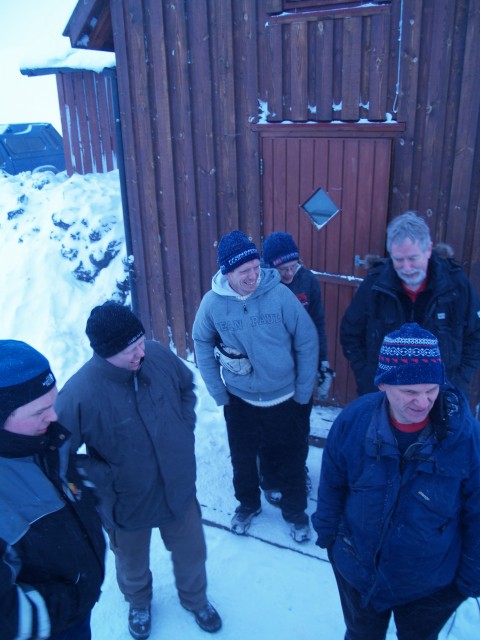 Einar and Bessi discuss with the rest of the group witch way to choose back.