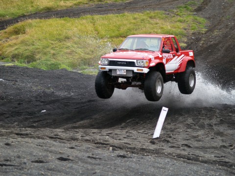 Hlynur B. Sigðurðsson uses his 6 cylinders well and gets second place