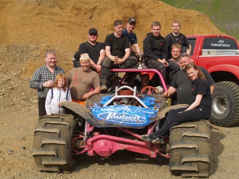 Winner Jon Orn Ingileifsson and his team and truck.