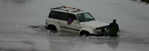 Hjalmar's Land-Cruiser stuck