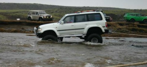 Land-Cruiser crossing